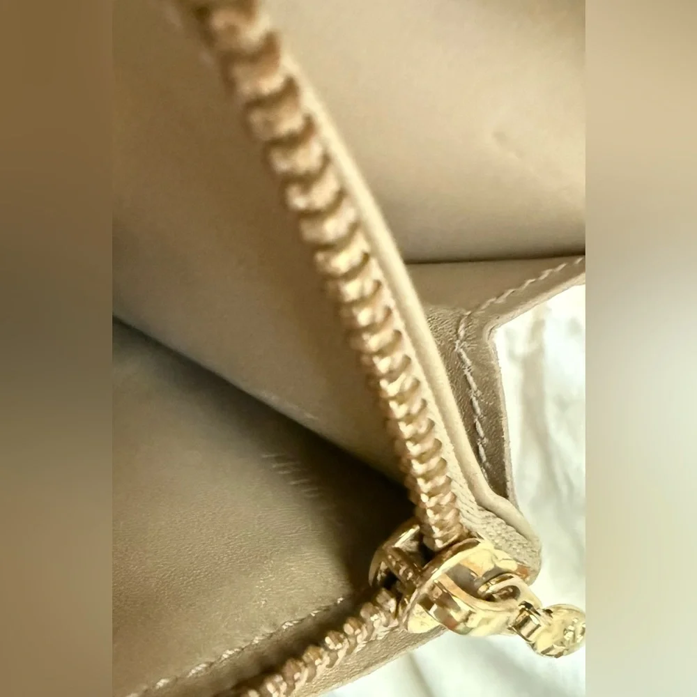 LV vernis long wallet